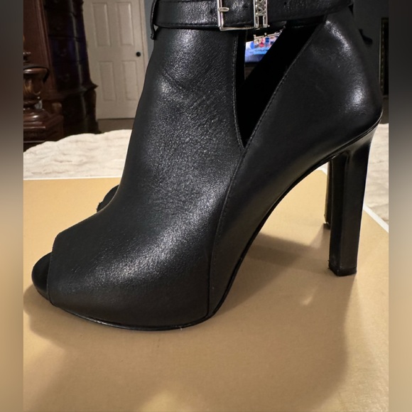 Michael Kors Women's Lawson High-Heel Buckled Open Toe Bootie. - Picture 2 of 6